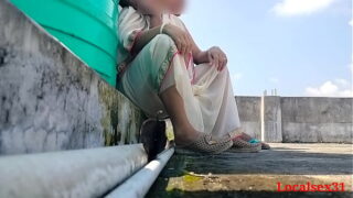 Indian Desi Randi Woman Fucking Pussy In Outdoor Video